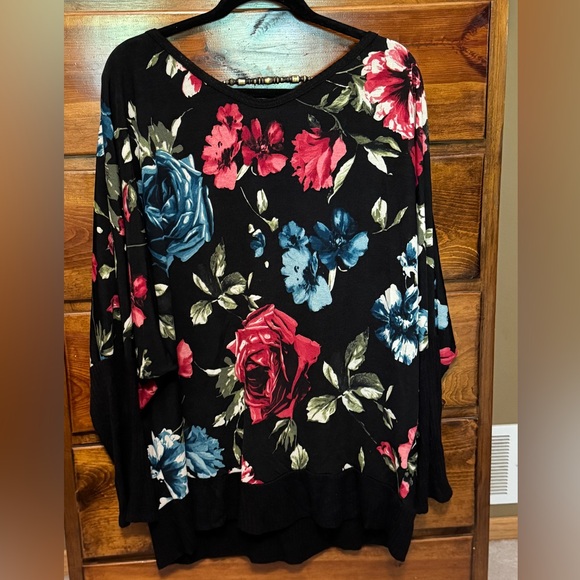 Floral top size 2X - Picture 1 of 3